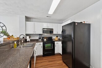 3659 Cape Henry Ave in Norfolk, VA - Building Photo - Building Photo