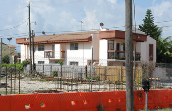 1228 SW 4th St in Miami, FL - Foto de edificio - Building Photo