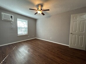 11106 Bel Air Dr in San Antonio, TX - Building Photo - Building Photo