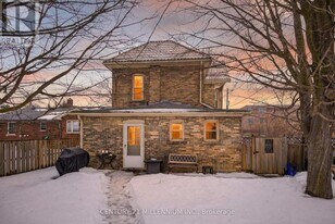 14 Zina St in Orangeville, ON - Building Photo