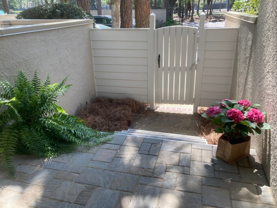 1 Stoney Creek Rd, Unit 239 in Hilton Head Island, SC - Building Photo