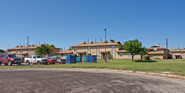 High Plains Apartments in Lubbock, TX - Building Photo - Building Photo