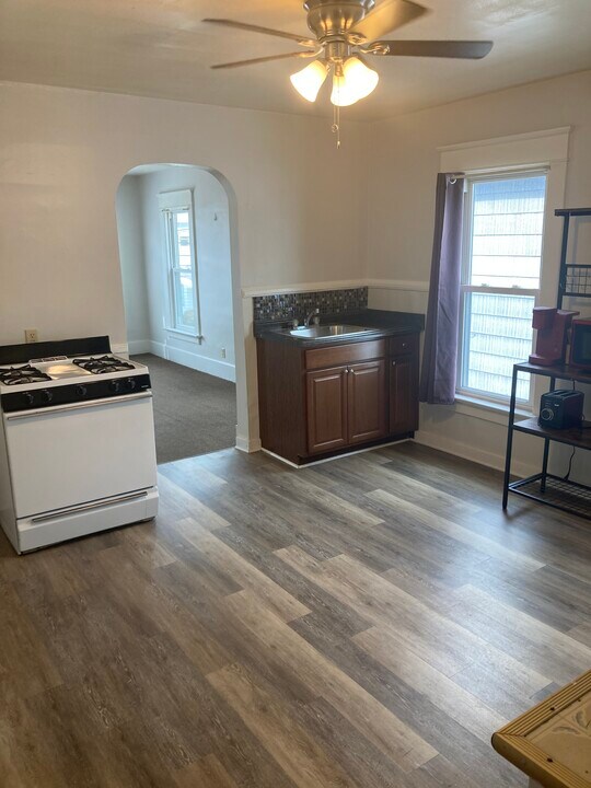 817 Hess Ave, Unit up in Erie, PA - Building Photo