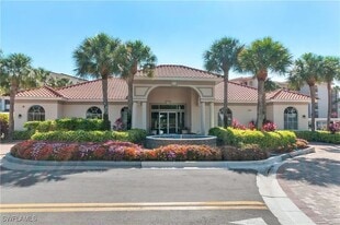 5 High Point Cir W, Unit 203 in Naples, FL - Building Photo