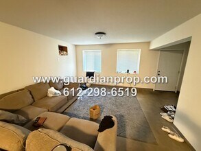 7535 Cloman Way E in Inver Grove Heights, MN - Building Photo - Building Photo