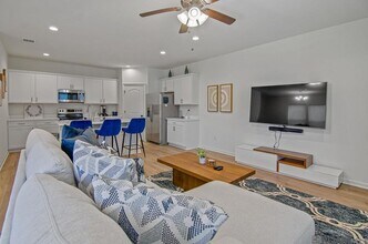 5618 Cottage Lake Dr in Baton Rouge, LA - Building Photo - Building Photo