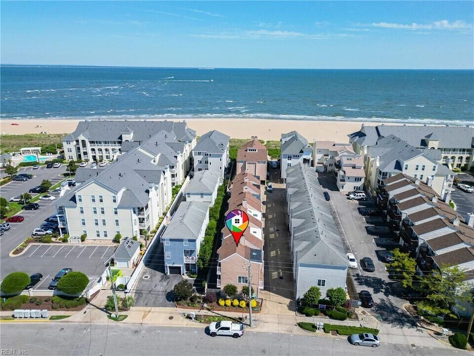 2301 Beach Castle Ln in Virginia Beach, VA - Building Photo