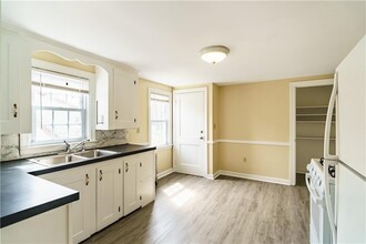 30 Shippen Ave in Warwick, RI - Building Photo - Building Photo