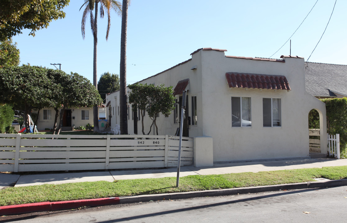 840-842 Grand Ave in Long Beach, CA - Building Photo