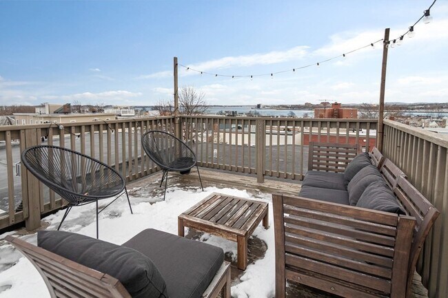 468 E 6th St, Unit 2 in Boston, MA - Building Photo - Building Photo
