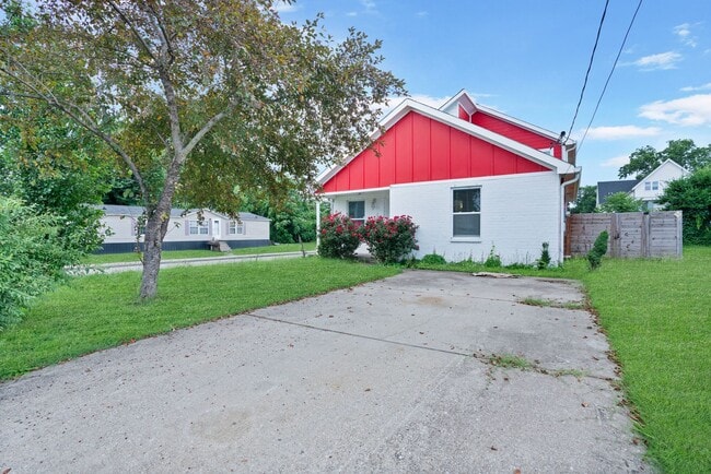 1528 16th Ave N in Nashville, TN - Foto de edificio - Building Photo