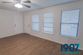 913 SE 15th St in Moore, OK - Building Photo - Building Photo