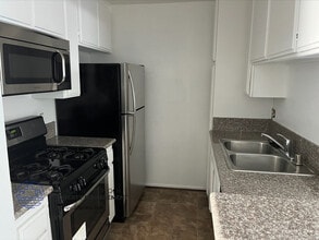 2642 S. Sepulveda Blvd. in Los Angeles, CA - Foto de edificio - Building Photo