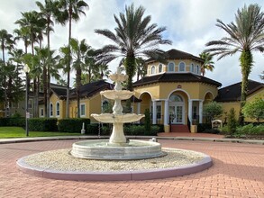 5551 Bentgrass Dr, Unit 303 in Sarasota, FL - Foto de edificio - Building Photo