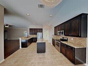 7409 Errandale Dr in Fort Worth, TX - Foto de edificio - Building Photo