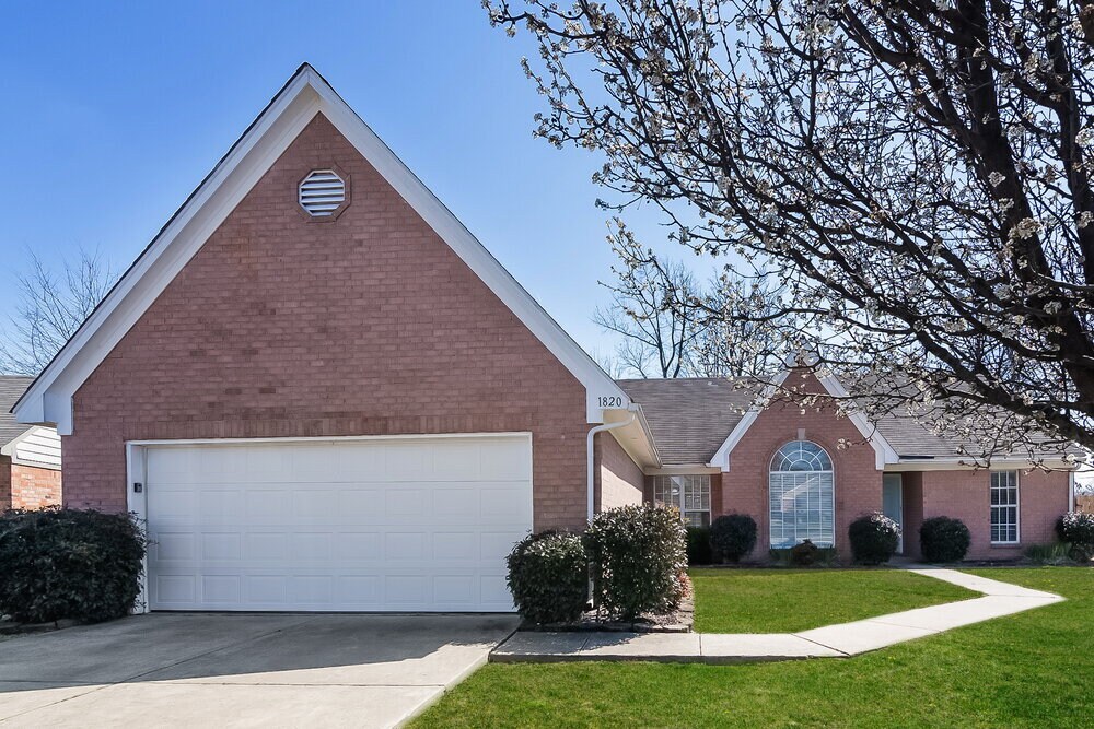 1820 Mary Payton Cove in Southaven, MS - Building Photo