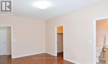 11 Midvale Rd in Brampton, ON - Building Photo - Building Photo