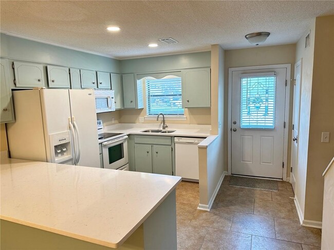 property at 104 Courtyard Villas Ln