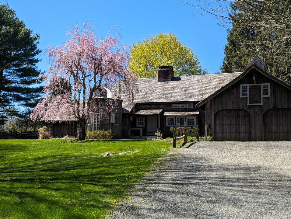 141 Shearer Rd in Washington, CT - Building Photo