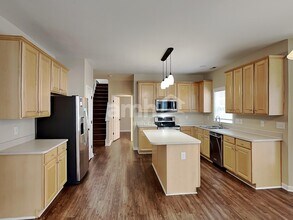 7355 Sedgebrook Dr W in Stanley, NC - Foto de edificio - Building Photo