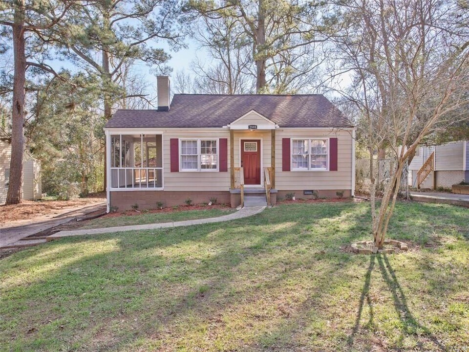 2599 Eastwood Dr in Decatur, GA - Building Photo