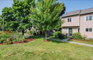 H5 Stonehedge Dr in South Burlington, VT - Building Photo