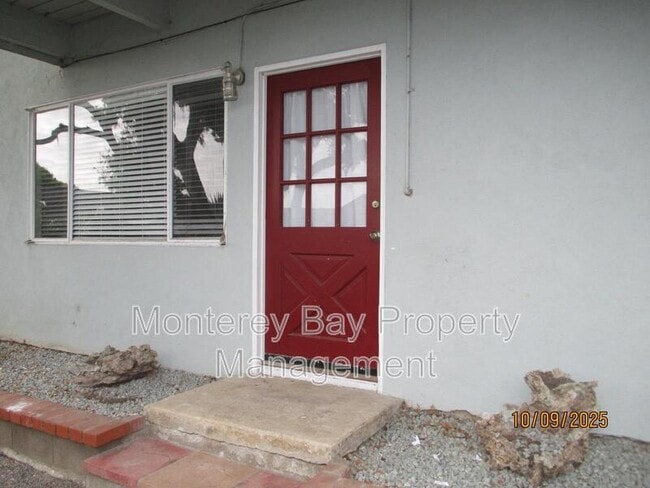 1038 Bayview Ave in Pacific Grove, CA - Building Photo - Building Photo