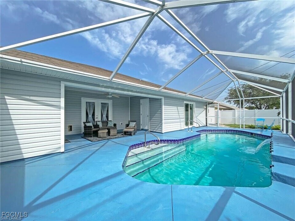 4523 SW 7th Pl in Cape Coral, FL - Building Photo