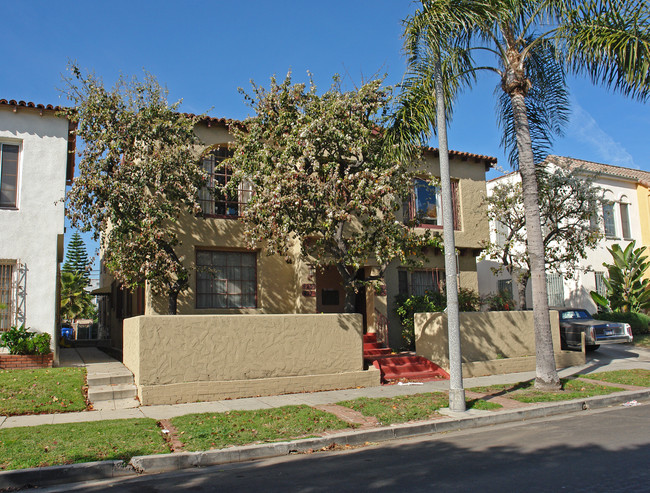 425 N Stanley Ave in Los Angeles, CA - Foto de edificio - Building Photo