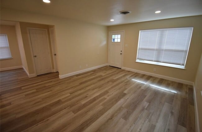 1212 N College St in McKinney, TX - Building Photo - Building Photo