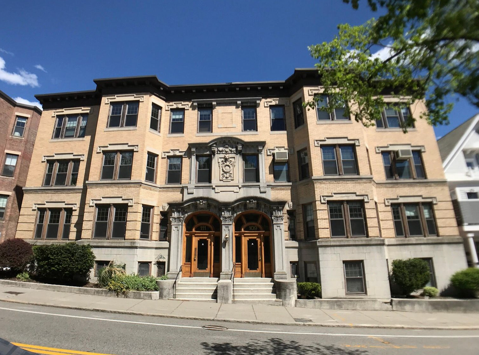 108 Saint Paul St, Unit 2R in Brookline, MA - Foto de edificio