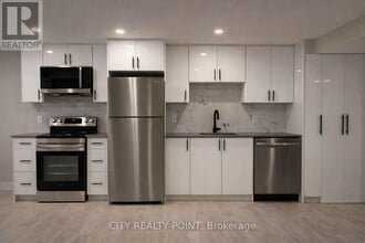 131 Camelia Ave in Ottawa, ON - Building Photo - Building Photo