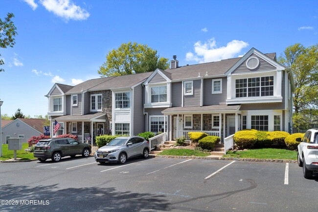 17 Mainbraid Ct in Tinton Falls, NJ - Building Photo - Building Photo