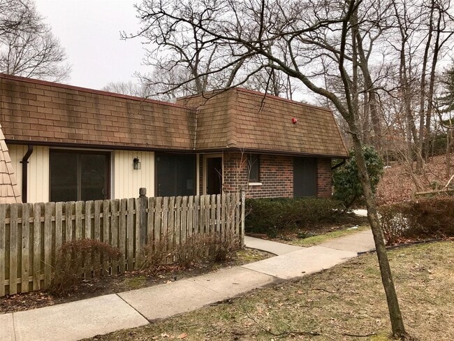property at 309 Clubhouse Ct