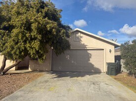 2485 Armour Ave in Kingman, AZ - Building Photo