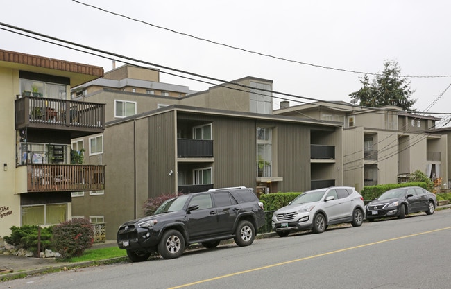 Elliot Manor in New Westminster, BC - Building Photo - Building Photo