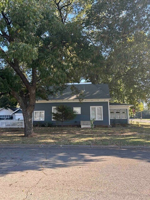 501 E Grant Ave in Pauls Valley, OK - Building Photo - Building Photo