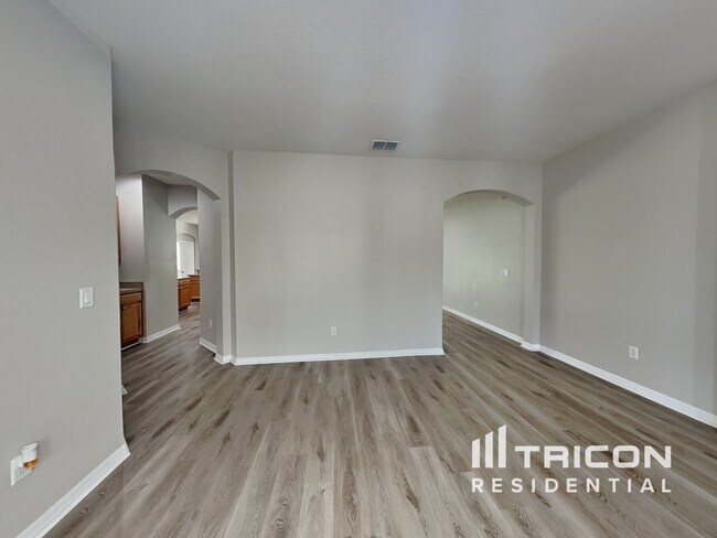 449 Arch Ridge Loop in Seffner, FL - Building Photo - Building Photo
