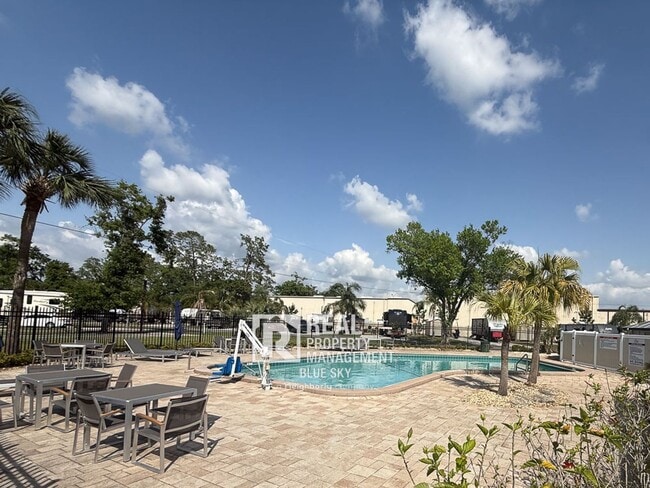 12870 US-92 in Dover, FL - Building Photo - Building Photo