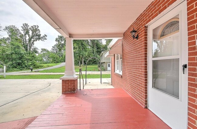 401 Hillcrest Dr in Greeneville, TN - Building Photo - Building Photo