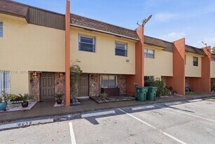 6656 SW 41st St in Davie, FL - Building Photo