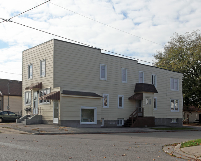 480 Drew St in Oshawa, ON - Building Photo - Building Photo