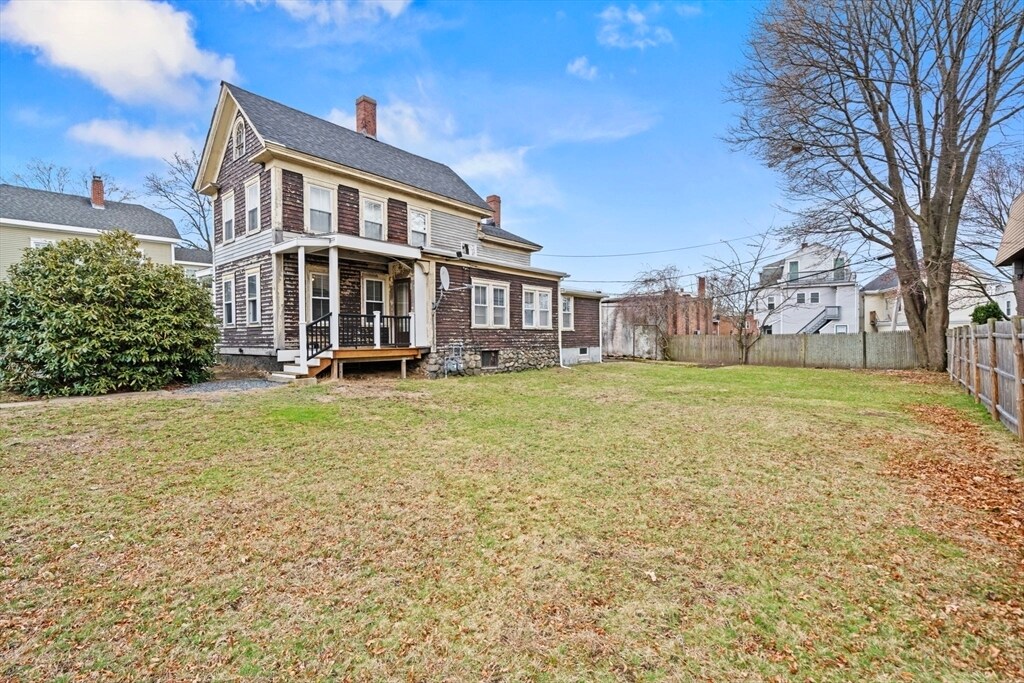 24 Chestnut St in Wakefield, MA - Building Photo