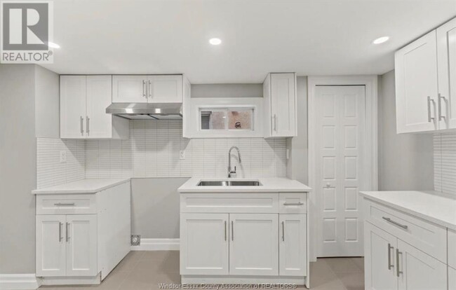 1439 Benjamin Ave in Windsor, ON - Building Photo - Building Photo