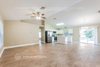 423 Woodview Dr in Tavares, FL - Building Photo - Building Photo