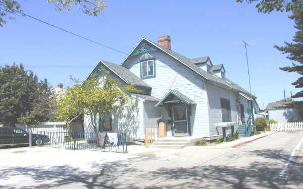 321 N 8th St in Santa Paula, CA - Building Photo - Building Photo