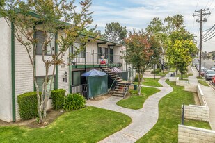 1735 E Washington St in Colton, CA - Building Photo