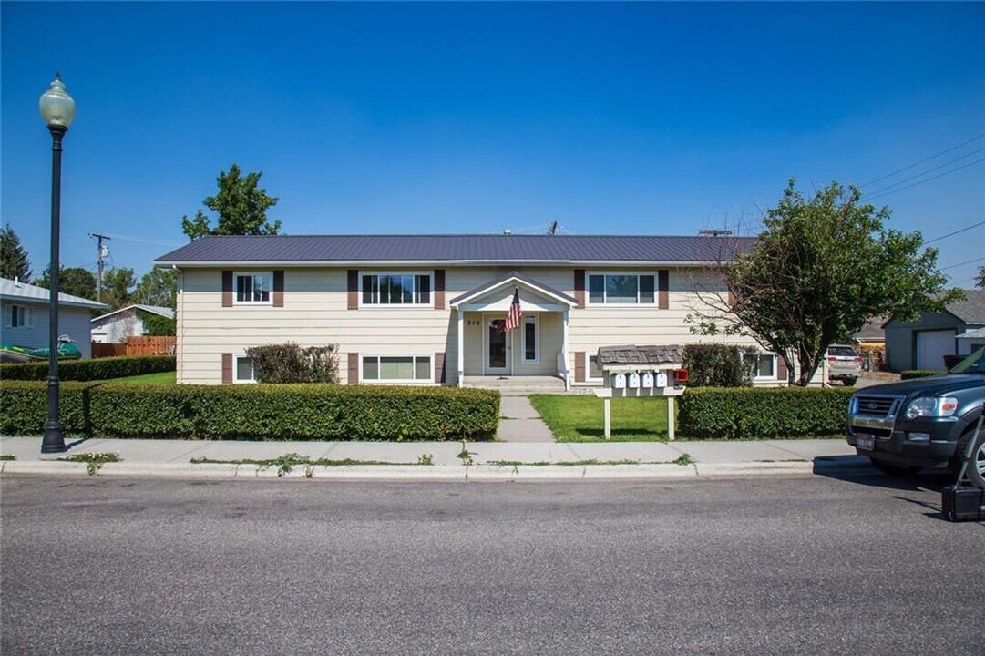 314 N 8th St in Livingston, MT - Building Photo