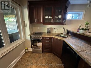 30 Knole Haven Dr in Aurora, ON - Building Photo - Building Photo