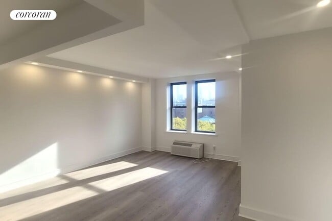 45 W 81st St
